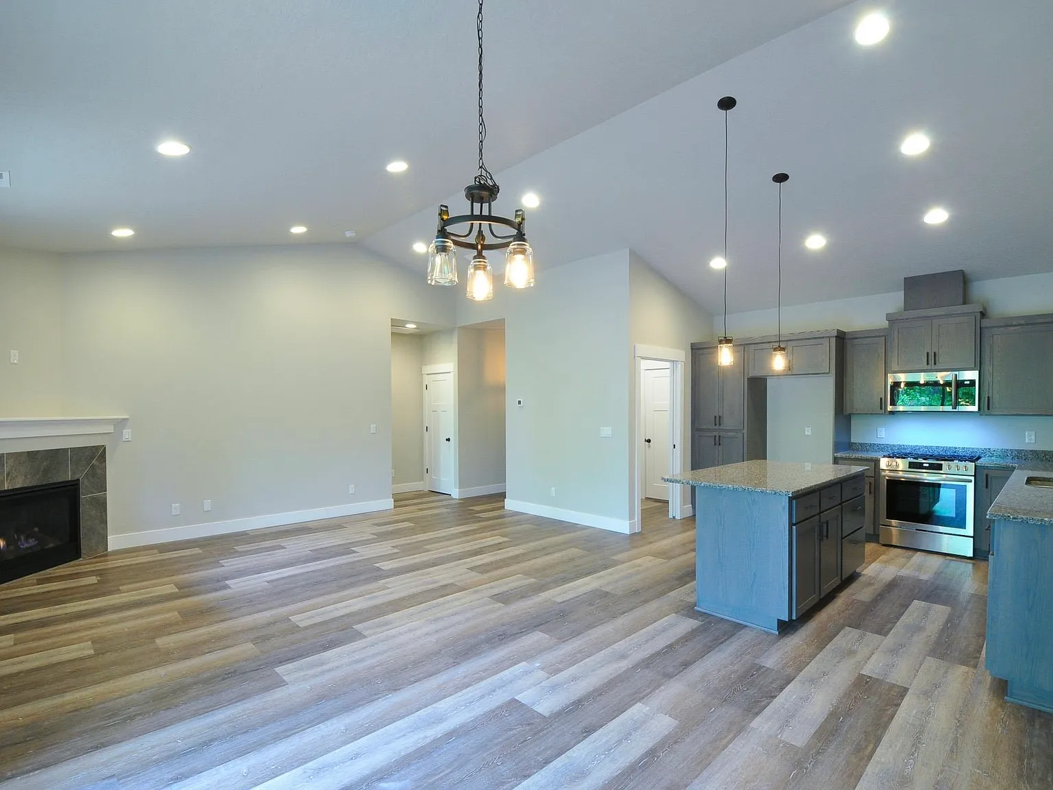 3 bed, 1619 sqft, $2,950 — Photo 2