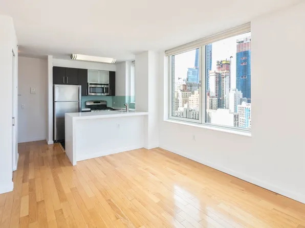 350 West 37th Street 28F image 2 of 12
