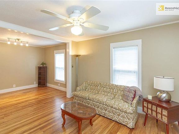 Beautiful oak hardwoods throughout living and dining room.