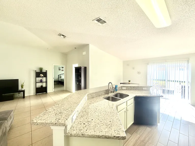 730 Garberia Dr — Photo 22