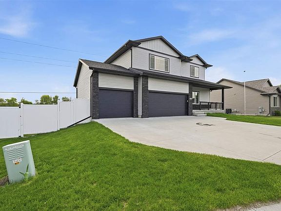 2nd image of 903 Carl Ct