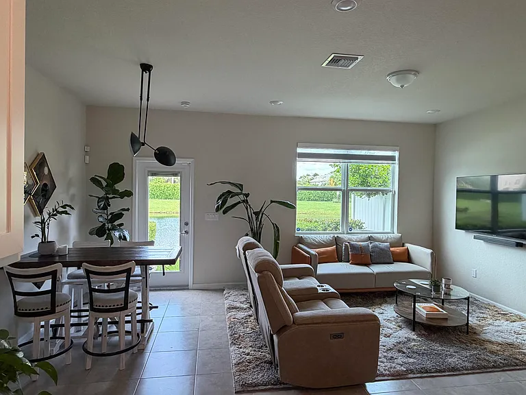 2933 Olivia Ave — Photo 10