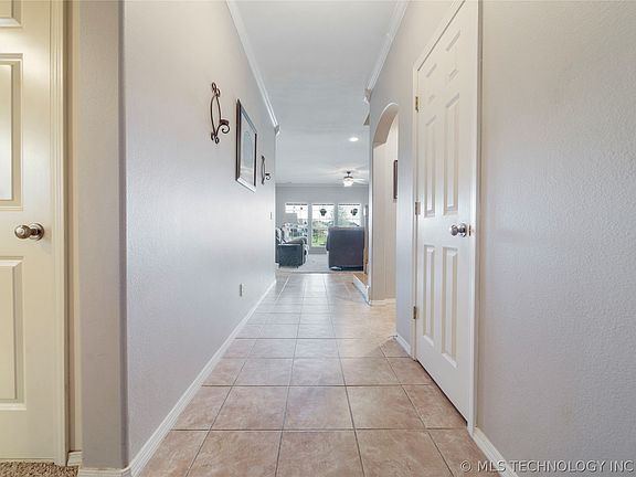 5th image of 14939 Courtney Ln