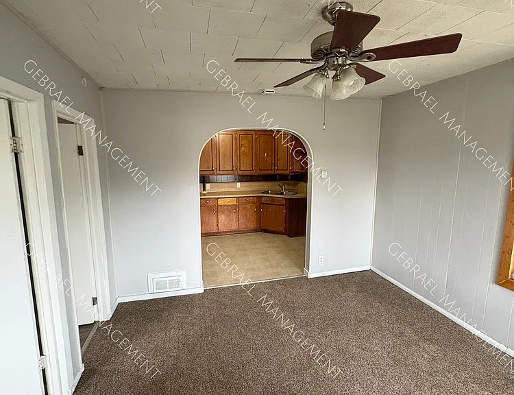 743 Neubert Ave — Photo 10