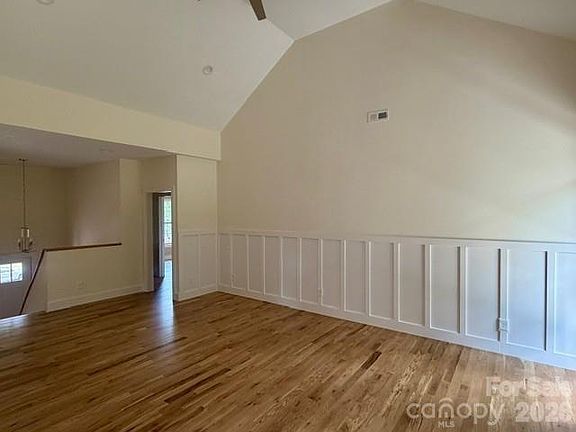 2nd image of 139 Maplewood Ct