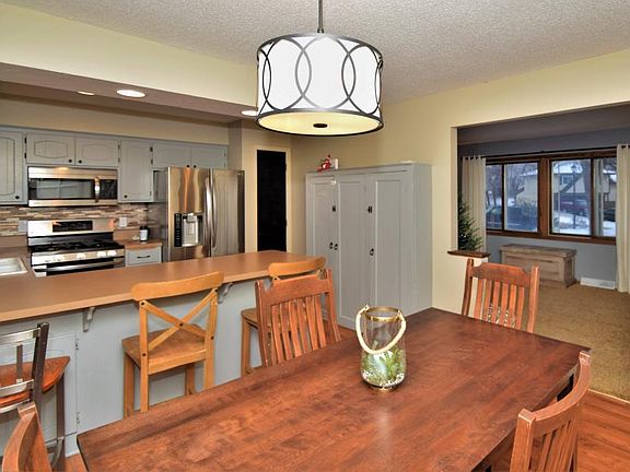 5th image of 949 96th Ln NE