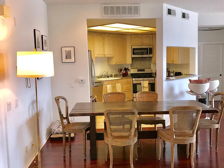 8349 Blackburn Ave #302 — Photo 61