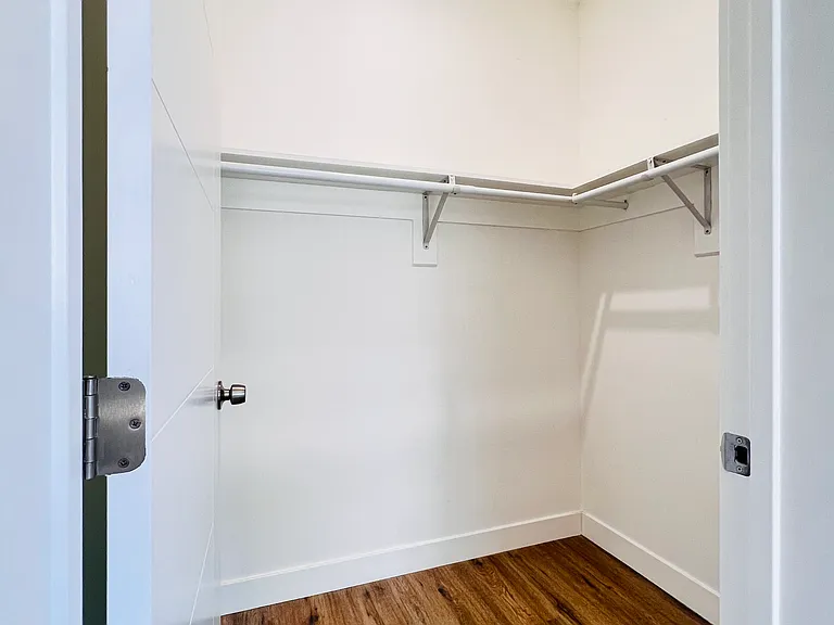 4572 Oakwood Ave — Photo 10