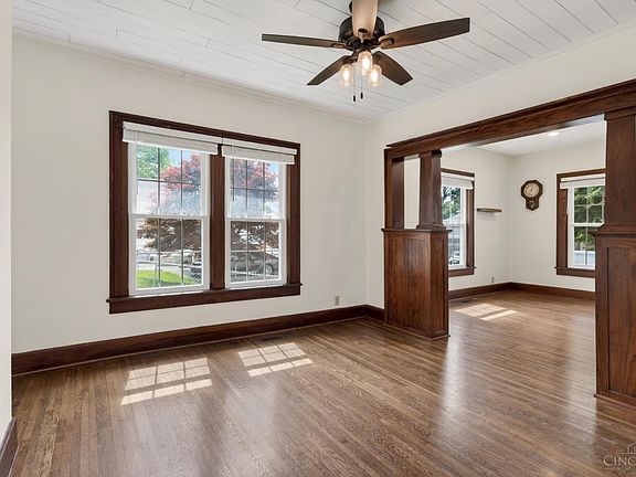 3rd image of 118 W Pleasant St