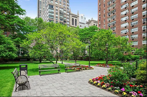 Sold by Akam Sales and Brokerage | media 10