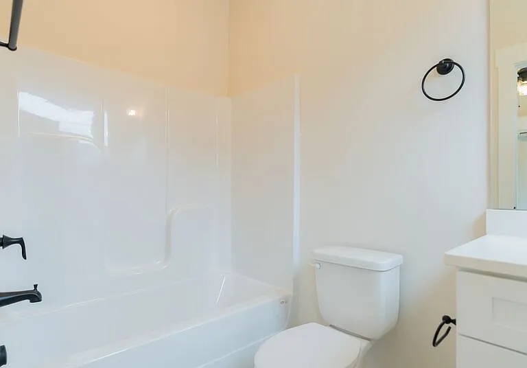 745 N Market St — Photo 31