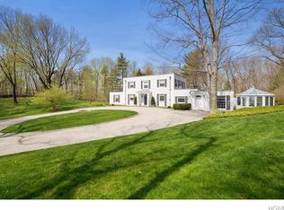 452 Succabone Rd, Mount Kisco, NY 10549