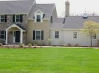 8 Stoneybrook Dr, Malvern, PA 19355