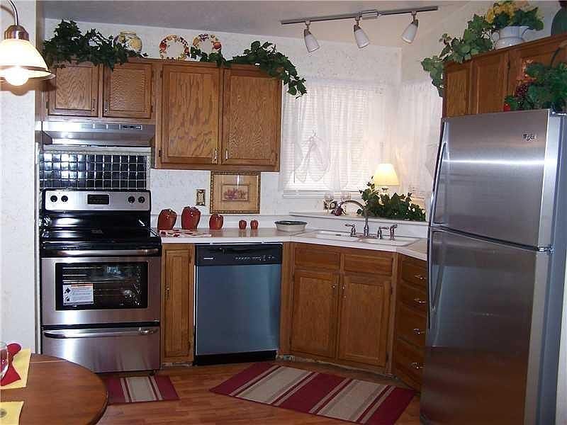 2nd image of 4135 Luxembourg Cir W