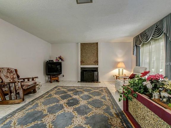 5th image of 6400 Brook Hollow Ct