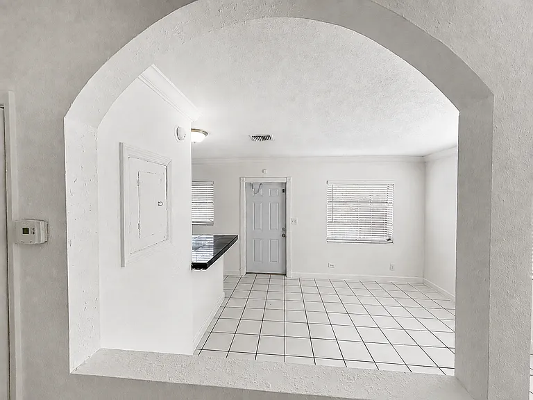 715 SW 14th Ave — Photo 5