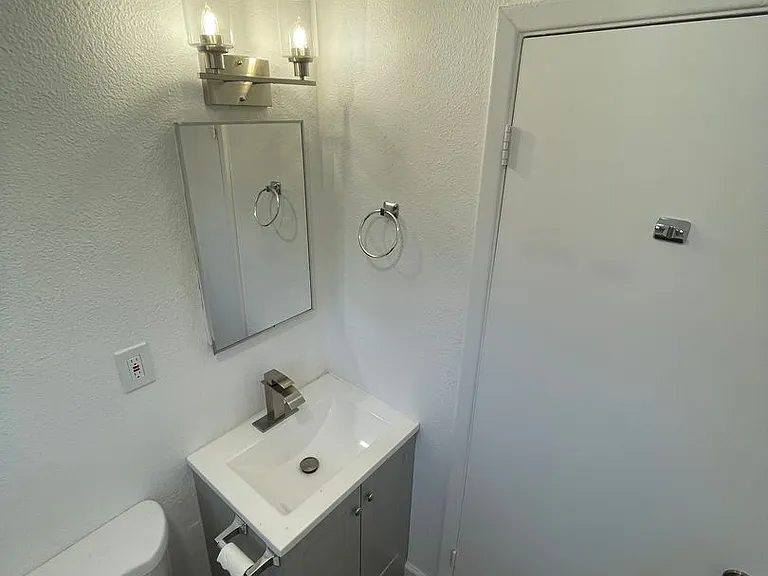 9361 W Polk St #4 — Photo 9