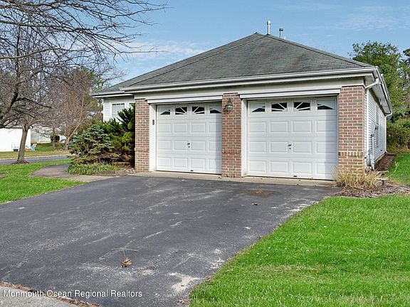 2nd image of 25 Summerwinds Dr
