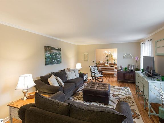 3rd image of 203 Rosemary Ln
