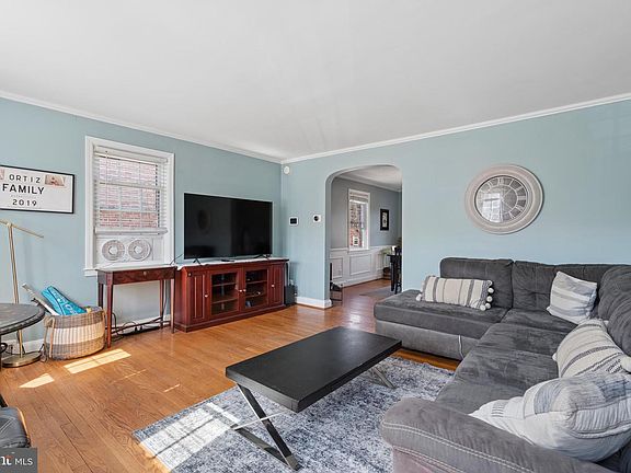 3rd image of 150 Hopkins Rd