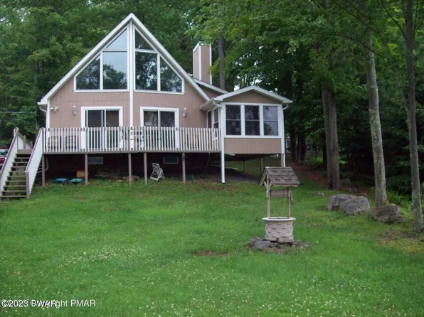 7562 Lake Shore Dr, Pocono Lake, PA 18347