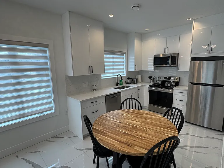 3087 Royal Oak Ave — Photo 20