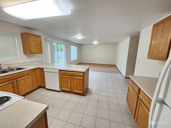 3rd image of 4104 Stikes Drive SE