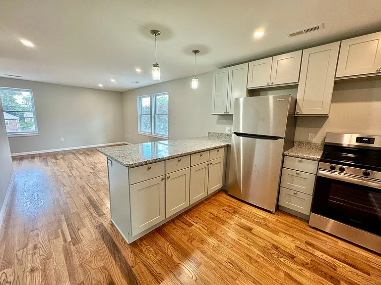 109 Churchill St #3 — Photo 7