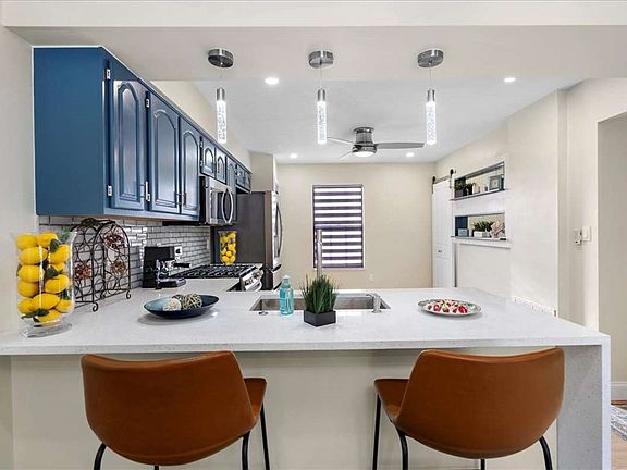 4th image of 601 Sunset Cir