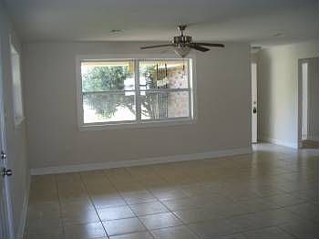 3rd image of 81 W Chalmette Cir
