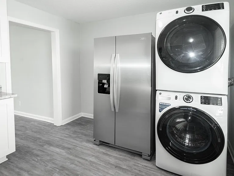 1208 W. Ocean View Apts — Photo 17