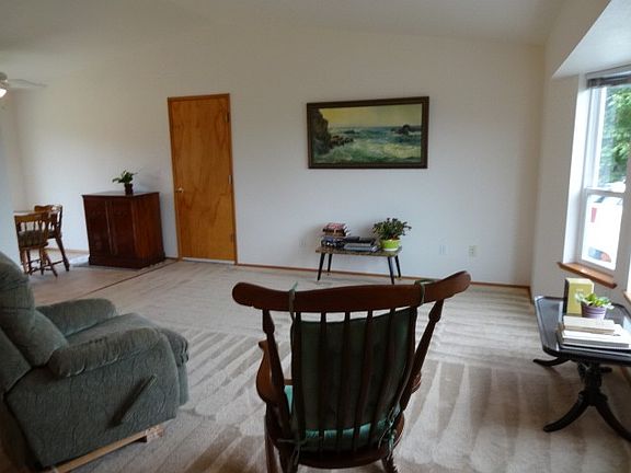 4th image of 1950 Edgewood Dr