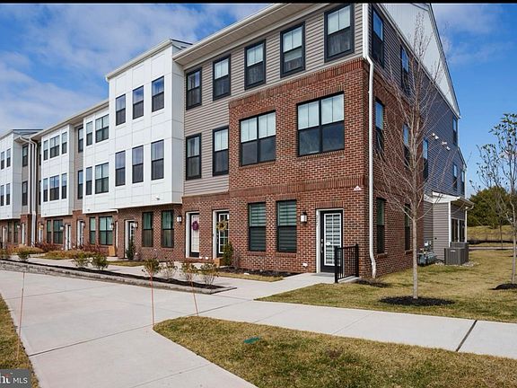 4th image of 227 Aaron Truehart Way #227