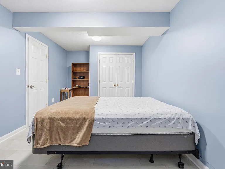 13922 Rutgers Ct — Photo 53