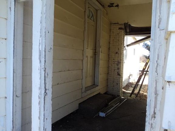 3rd image of 626 N Russell Ave