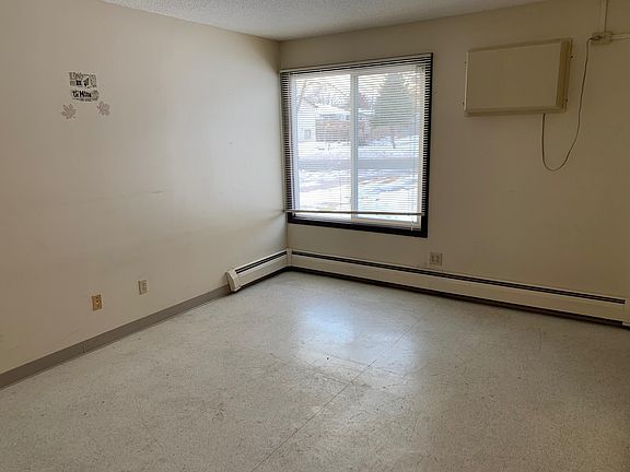5th image of 1094 Waterloo Ave APT 2