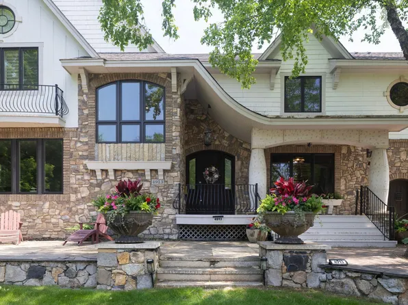 4913 W Sunnyslope Rd, Minneapolis, MN 55424