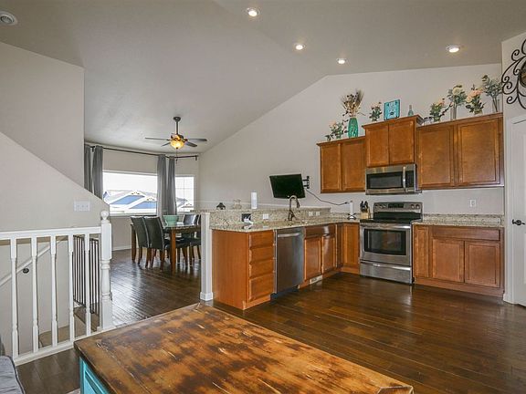 3rd image of 1000 Prairie River Dr