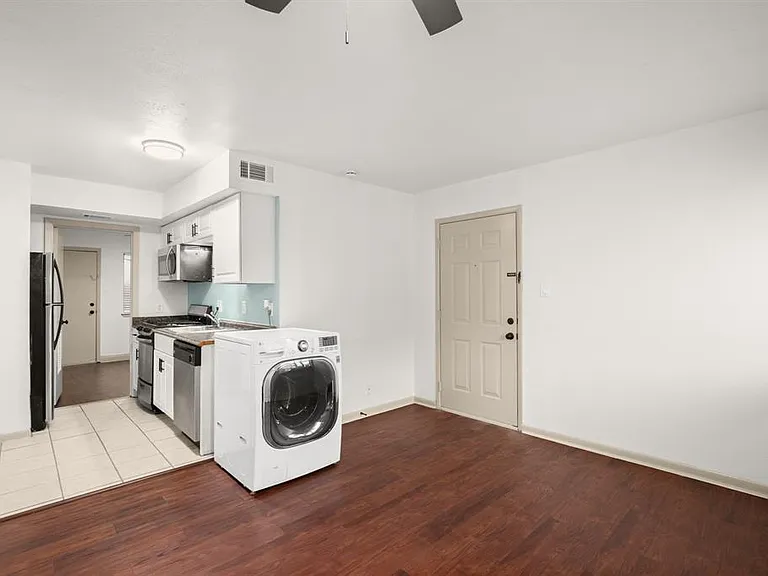 1010 W 23rd St #3 — Photo 4