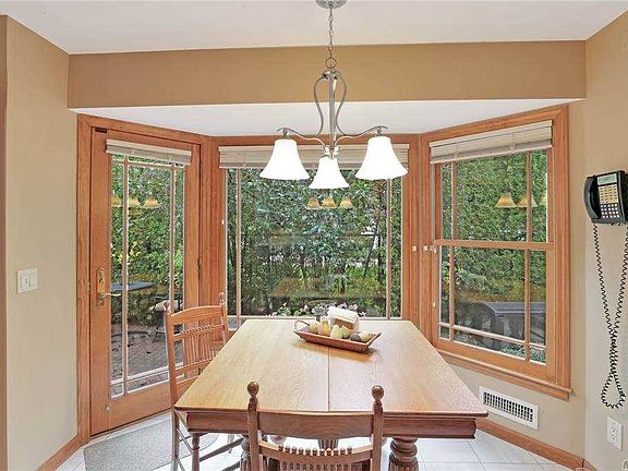 5th image of 14 Sunset Ln
