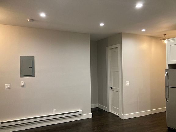 3rd image of 808 Crescent St Floor 2