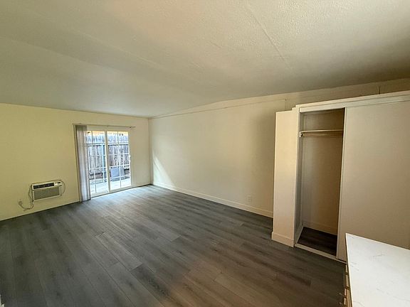 2nd image of 2301 Valley St Unit 1/2