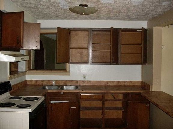 2nd image of 10187 N Division Ave