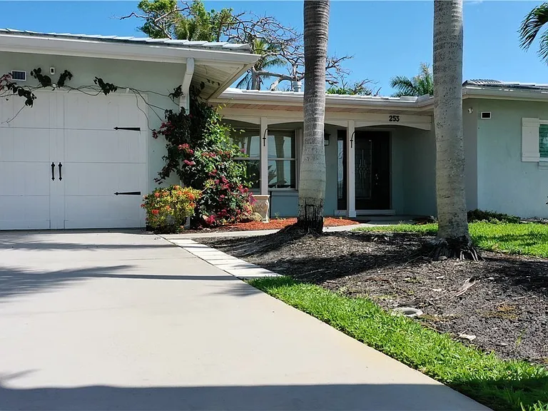 253 Bayshore Dr — Photo 1