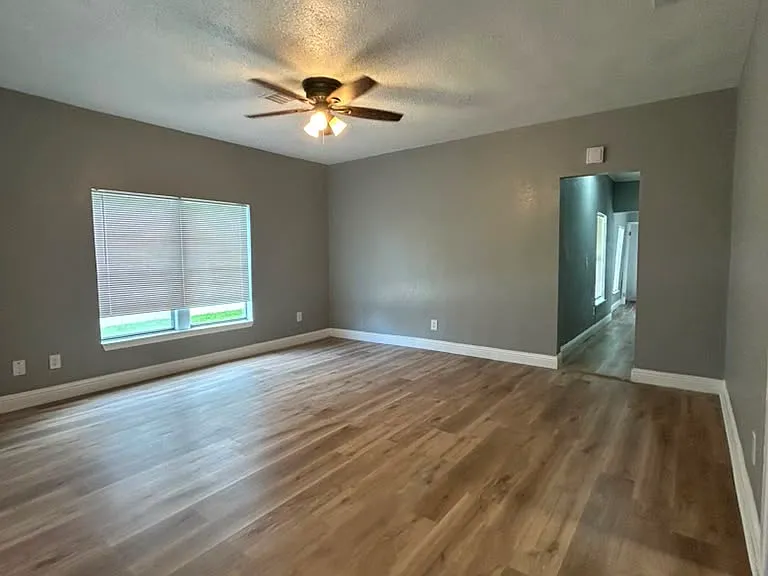 426 N Clements St — Photo 11