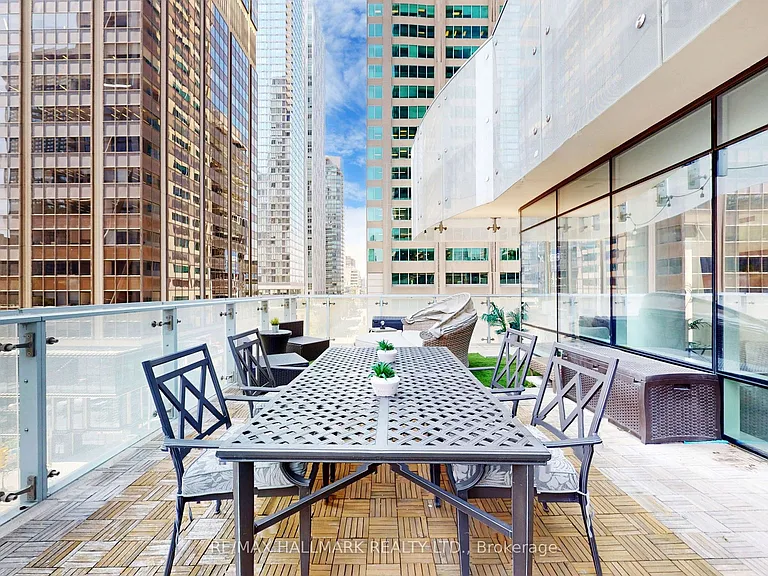 1 Bloor St E #520 — Photo 21