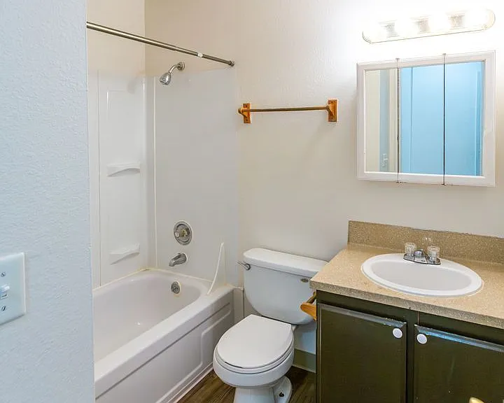 Cedars West Apartments — Photo 25