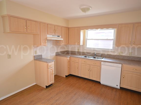 3rd image of 815 Albemarle Ave