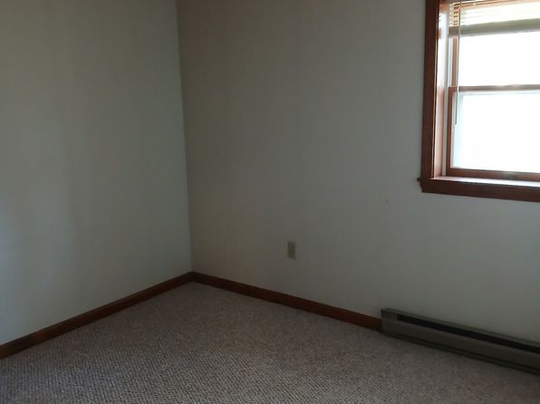 10 Brookwood Ave #A, Springvale, ME 04083