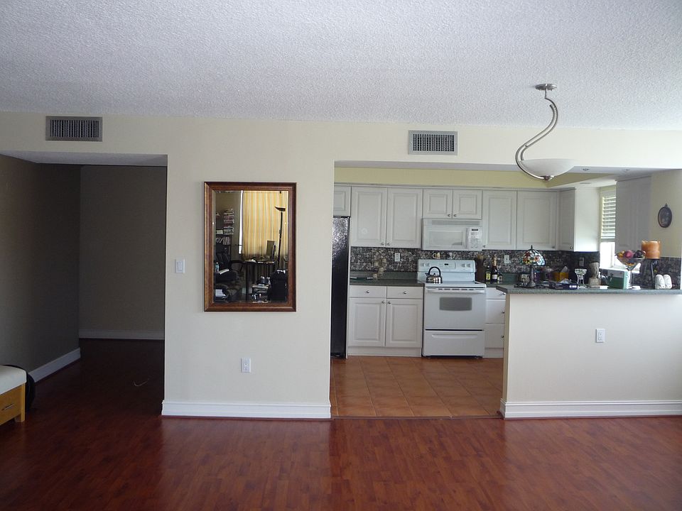 TERRACE TO THE RIGHT OF CAM